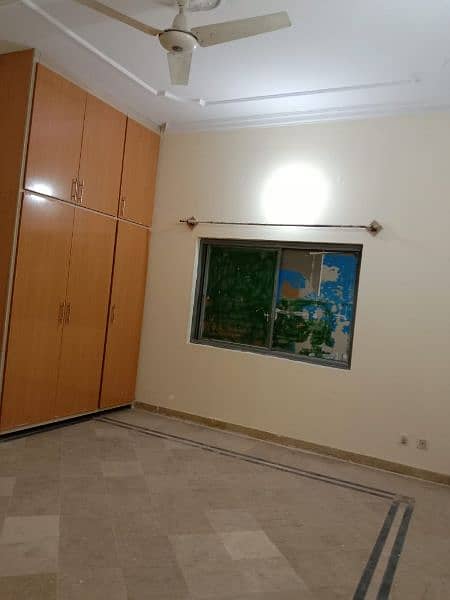 Ground floor availble for rent Gas Water electricity seprate availble 5