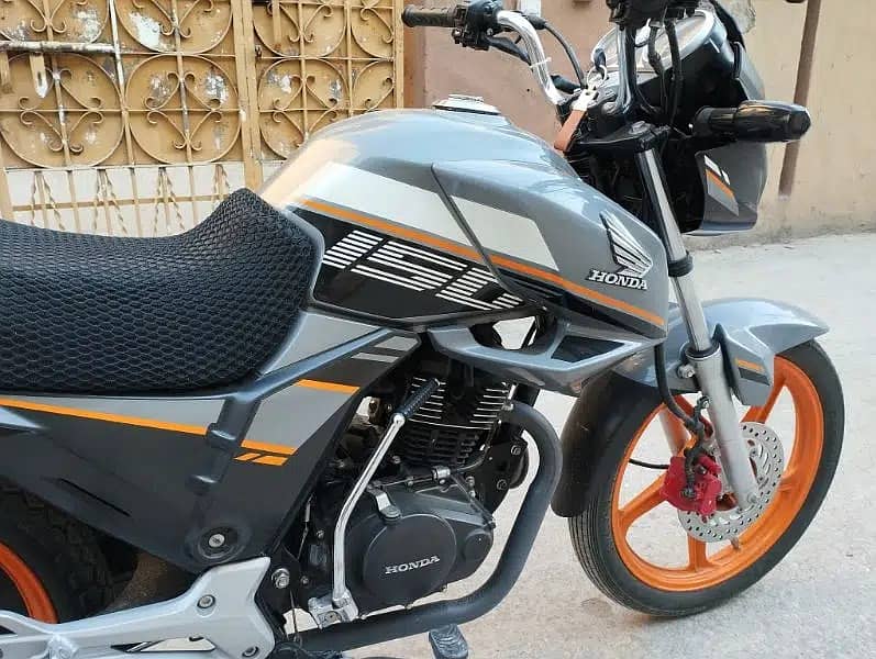 Honda CB150F 2022 4