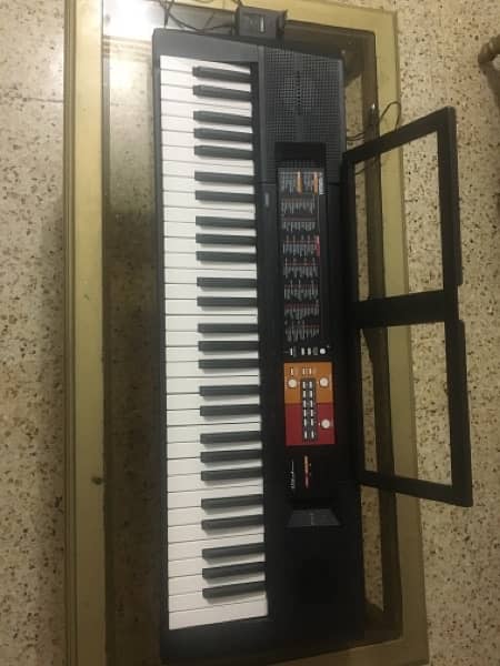 Yamaha F51-PSR Piano 1
