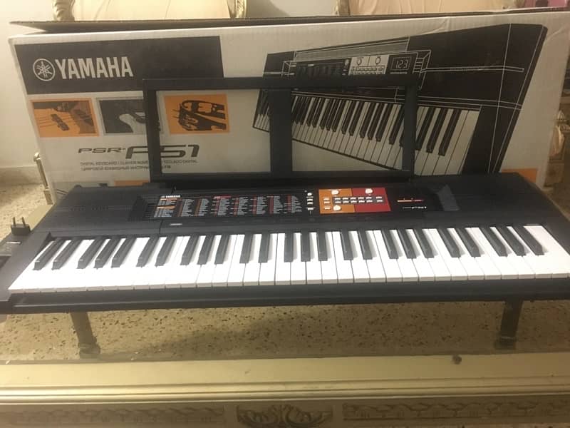 Yamaha F51-PSR Piano 2
