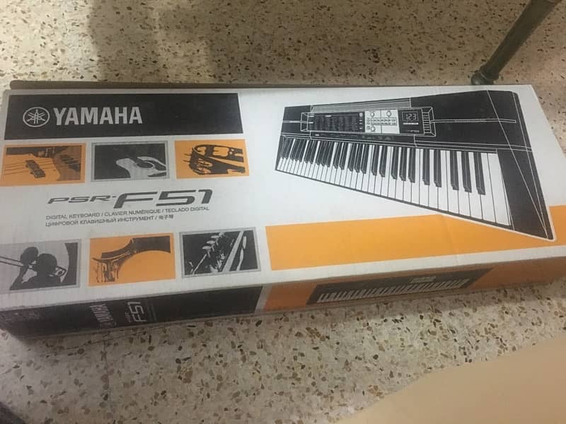 Yamaha F51-PSR Piano 4