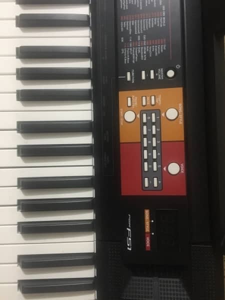Yamaha F51-PSR Piano 5