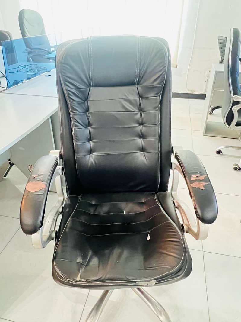 Office chair for sale with 10 by 10 condition 0