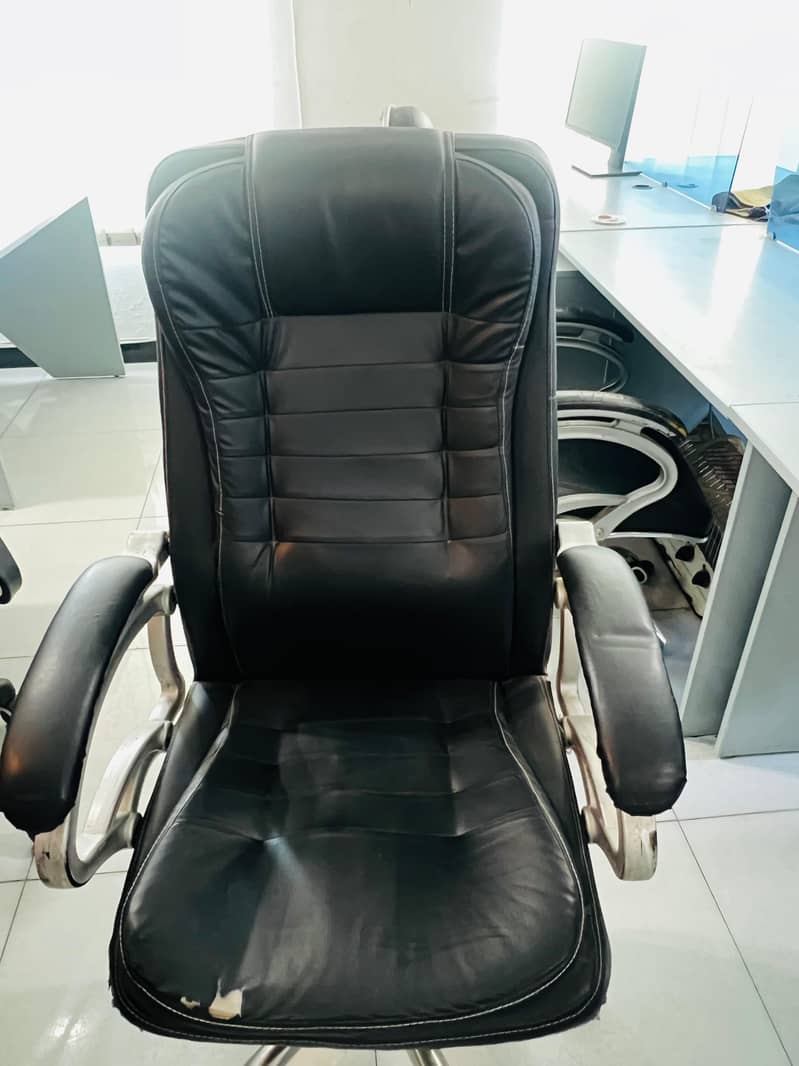 Office chair for sale with 10 by 10 condition 1
