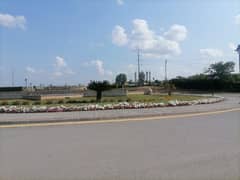 Highly-coveted 900 Square Feet Commercial Plot Is Available In DHA Valley - Oleander Sector For sale