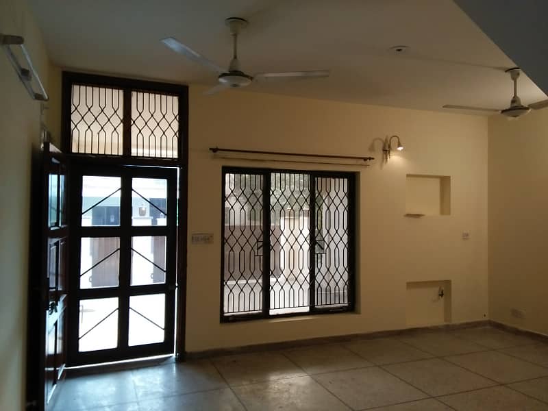 10 Marla 03 Bedroom house Available For Sale In Askari 9 Lahore Cantt 6