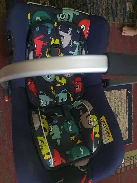 Graco Car Seat, Baby Cort and Cort Projector 5