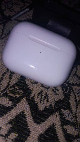 Airpods pro (2nd genration) 9
