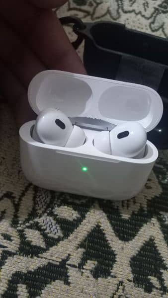 Airpods pro (2nd generation) 9
