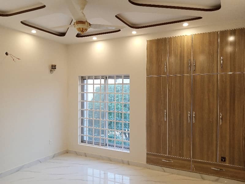 10 MARLA DESIGNER HOUSE FOR SALE IN IEP TOWN 21