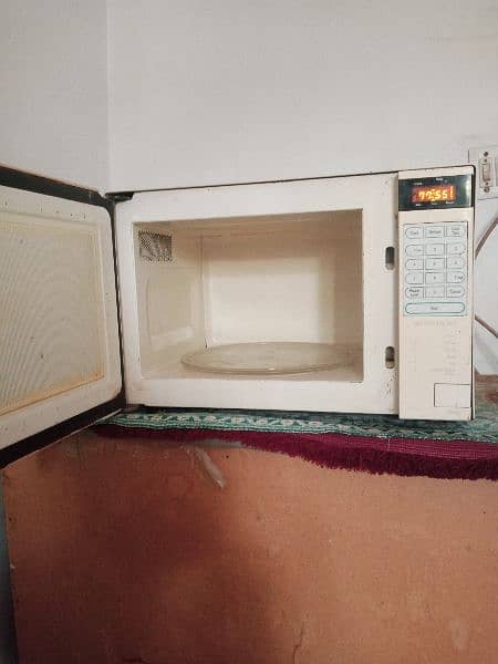 Microwave oven and seal machine 1