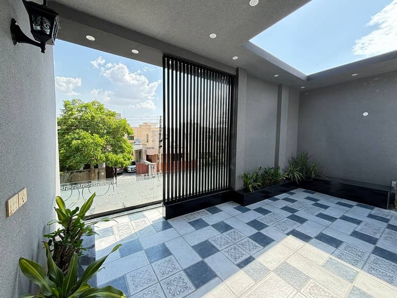 1 Kanal Super Luxury Modern Design House For Sale In Valencia Town 32
