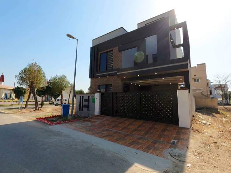 8 Marla House Is Available For Sale In Bahria Nasheman Zinia Block Lahore 1