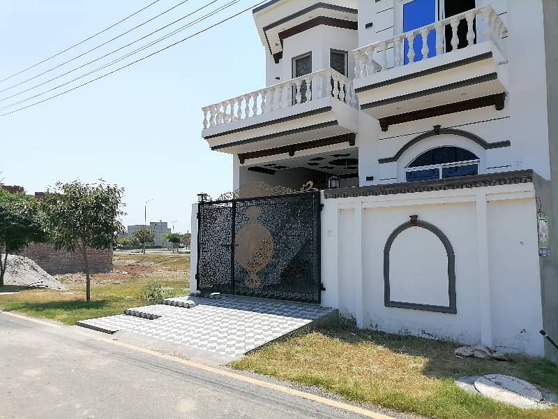 Prime Location A Centrally Located House Is Available For sale In Faisalabad 1