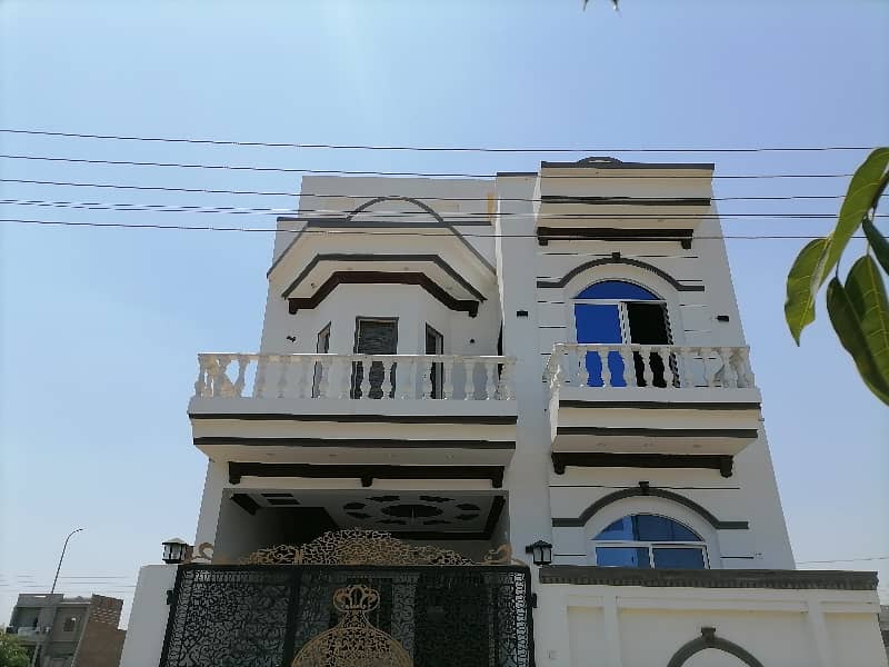 Prime Location A Centrally Located House Is Available For sale In Faisalabad 2