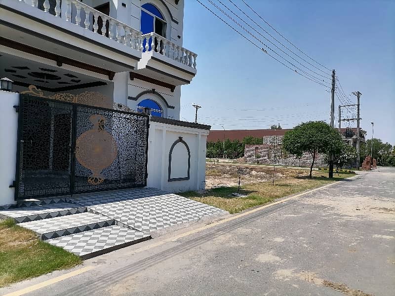 Prime Location A Centrally Located House Is Available For sale In Faisalabad 5