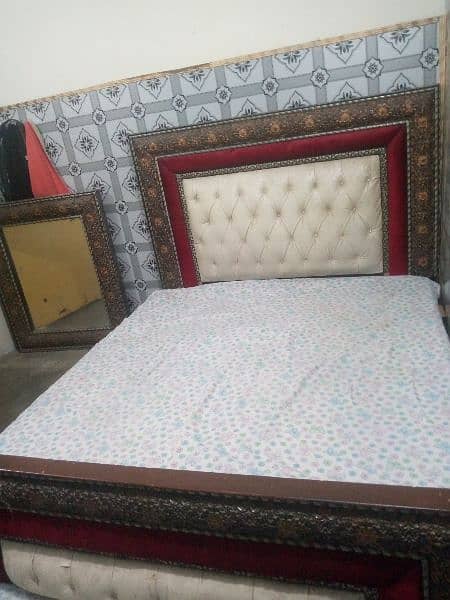 bed+4 inches metres+ mirror final price 0