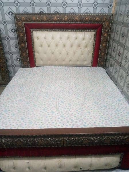 bed+4 inches metres+ mirror final price 2