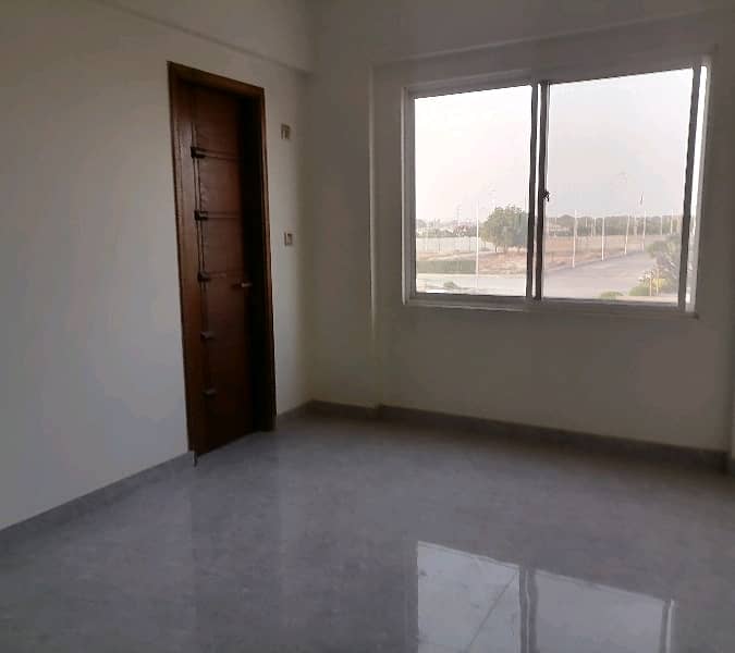 950 Square Feet Flat Is Available For sale 2