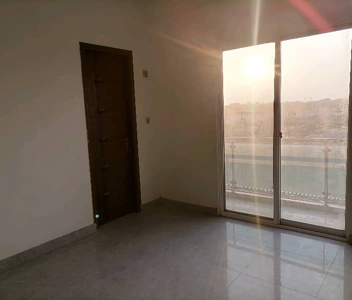 950 Square Feet Flat Is Available For sale 5