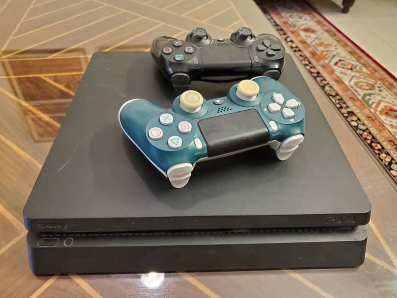 Ps4 Slim 500 GB, 2 controllers with 4 discs 1