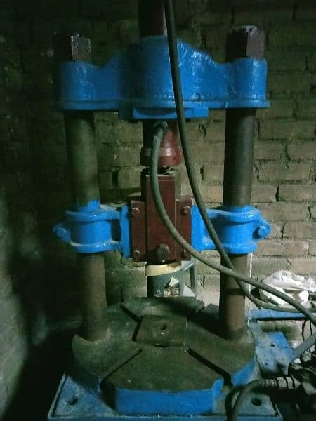 hydrolic press machine good working urgent sale 0