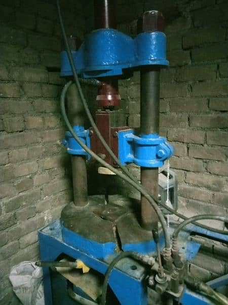 hydrolic press machine good working urgent sale 1