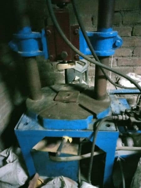 hydrolic press machine good working urgent sale 2