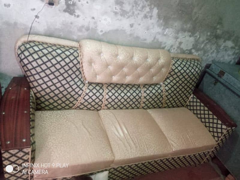 Argent sell use only 1year new sofa set hai 1