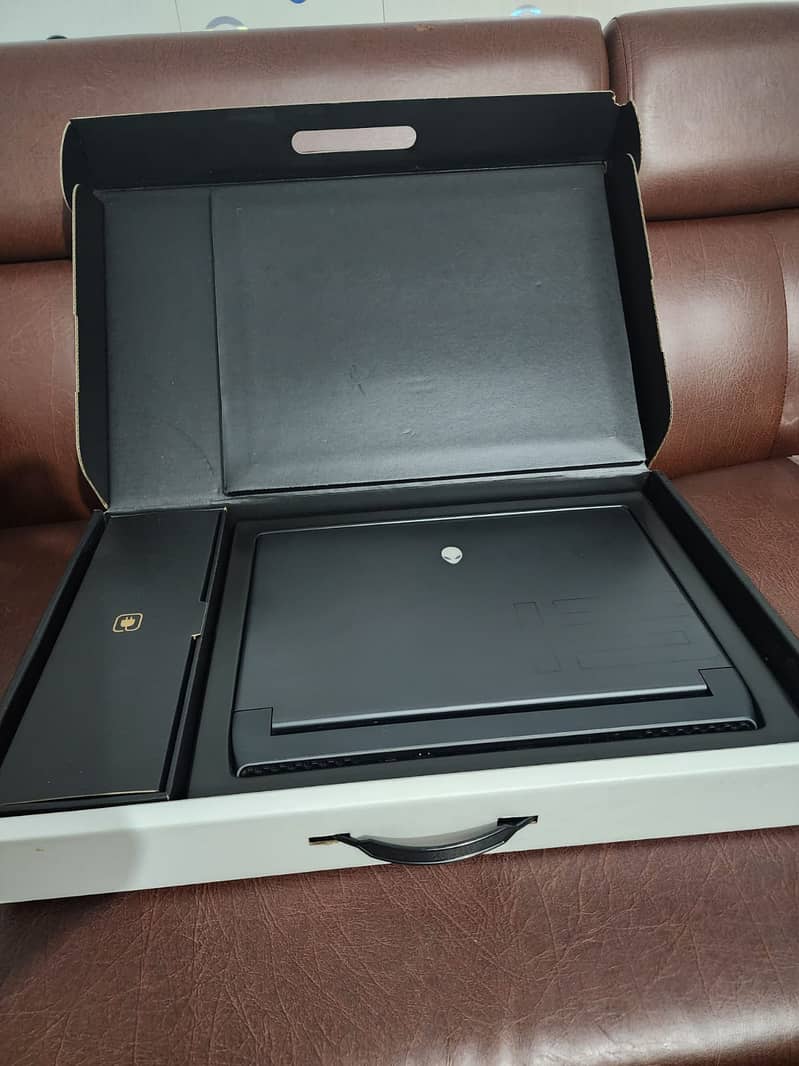 Dell Alienware M15 Ryzen Edition RTX 3060 (With Box/Bag) 2