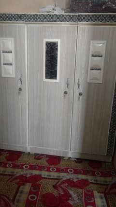 complete bedroom set bohut achi condition main he without matters