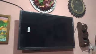 Smart TV 32" LED Screen 8K LED (Just 26 days used)