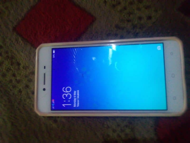 selling oppo A37 good looking phone best for calls uses 3