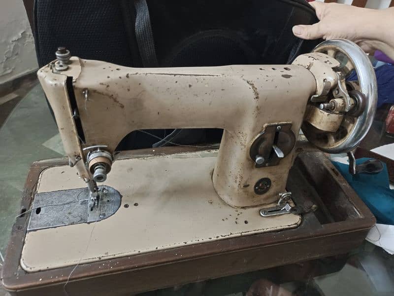 sewing machine good condition 0