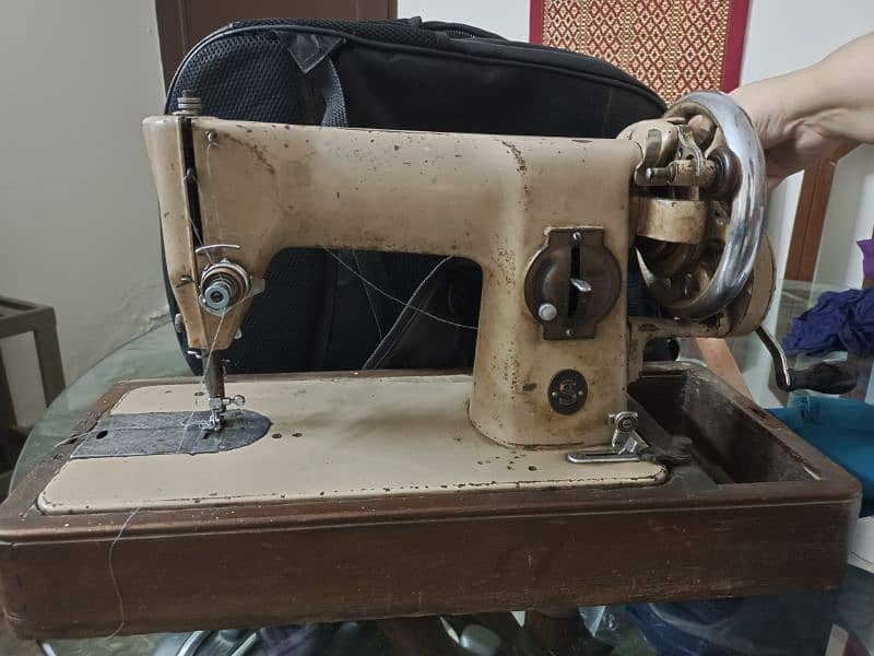 sewing machine good condition 1