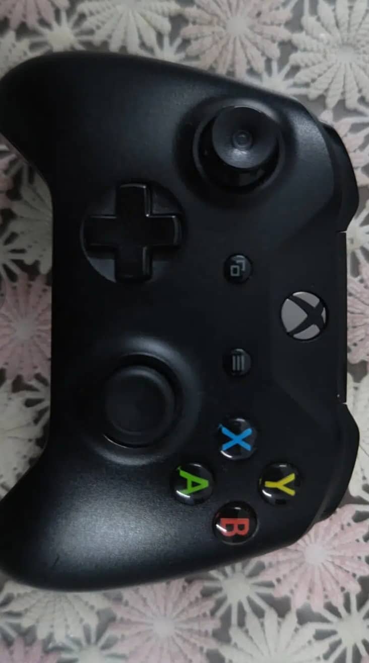 Xbox one X 1TB 5