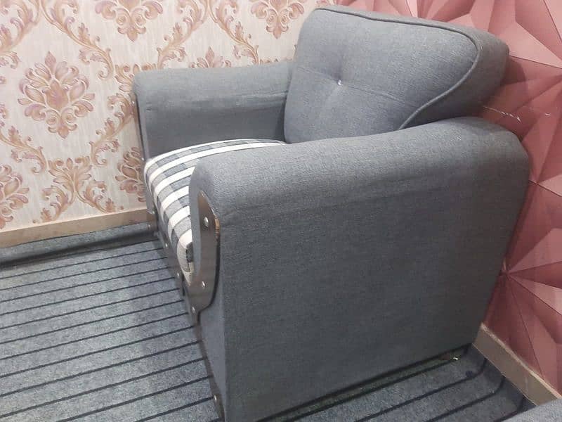 new condition of sofa 10/10 condition 9