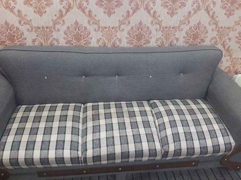 new condition of sofa 10/10 condition 10