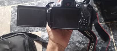 DSLR camera canon 650D 10/9.5 condition