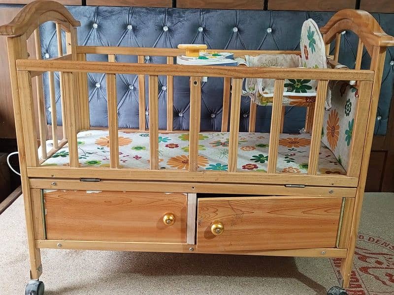 2 in 1 baby Cort ( Bed & chair ) 1