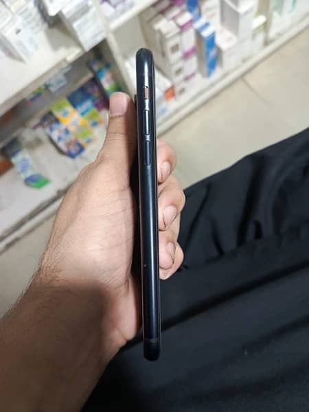 iphone xr 9 by 10 condition ok 2