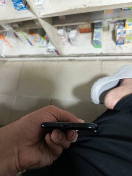 iphone xr 9 by 10 condition ok 3