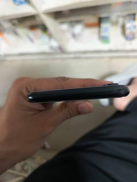 iphone xr 9 by 10 condition ok 4