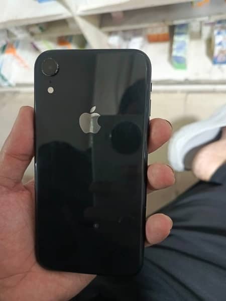 iphone xr 9 by 10 condition ok 7