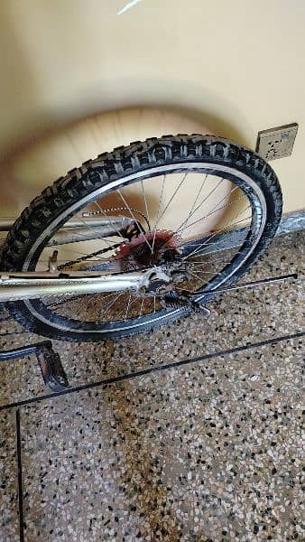 6 gear disk break full size bicycle 10 9 condition 2