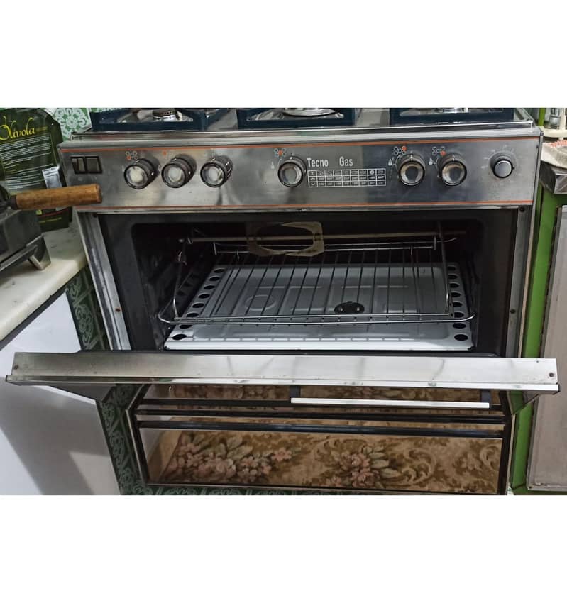 Pre-Loved Gas Oven: Bake Your Way to Deliciousness! 3