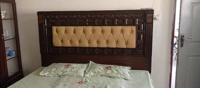 Bed ,shokes,almari singarmez. 4 item sale without matres and sid table
