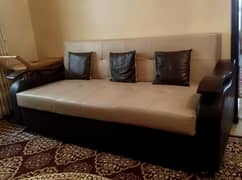 Cozy Used Sofa Set: Comfort at a Bargain!