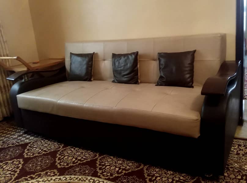 Cozy Used Sofa Set: Comfort at a Bargain! 0