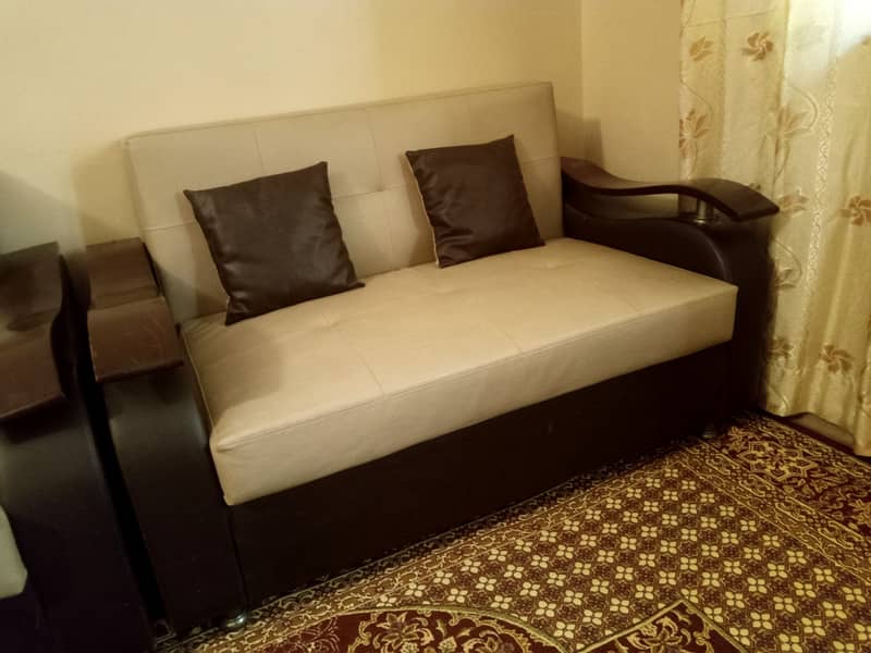 Cozy Used Sofa Set: Comfort at a Bargain! 2